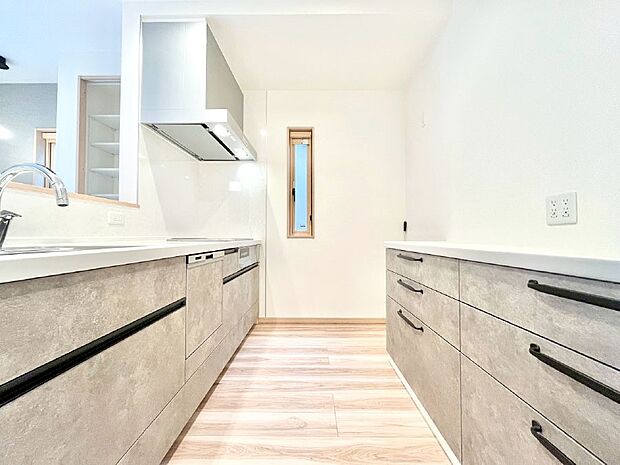 ゆとりあるキッチンではご家族と楽しくお料理ができます。