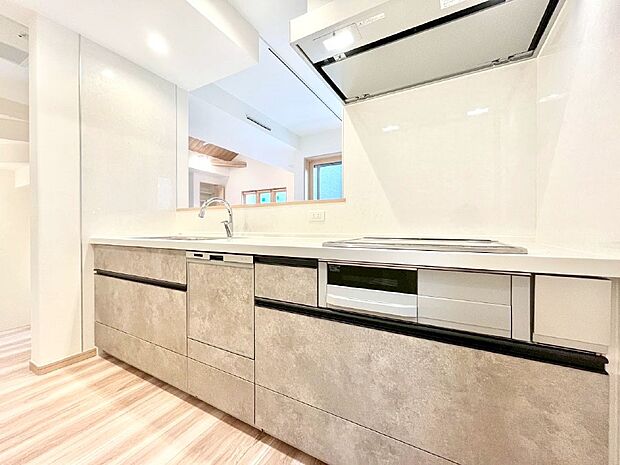 料理をしながらでもご家族との会話を楽しめる対面キッチン