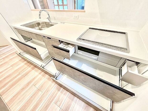 使いやすさを優先したスライド式収納タイプ!