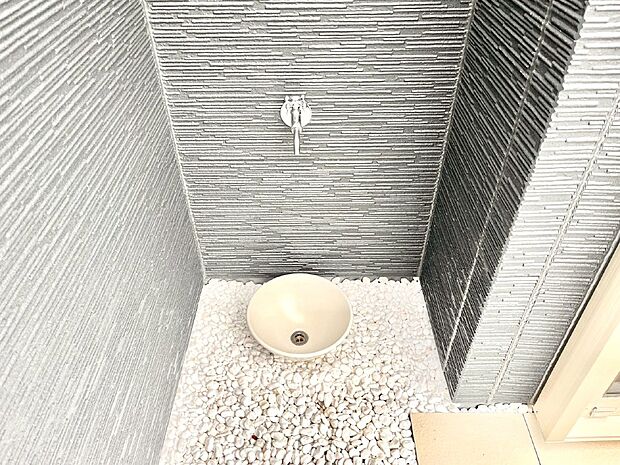 バルコニー水栓があればお掃除も楽々です。    