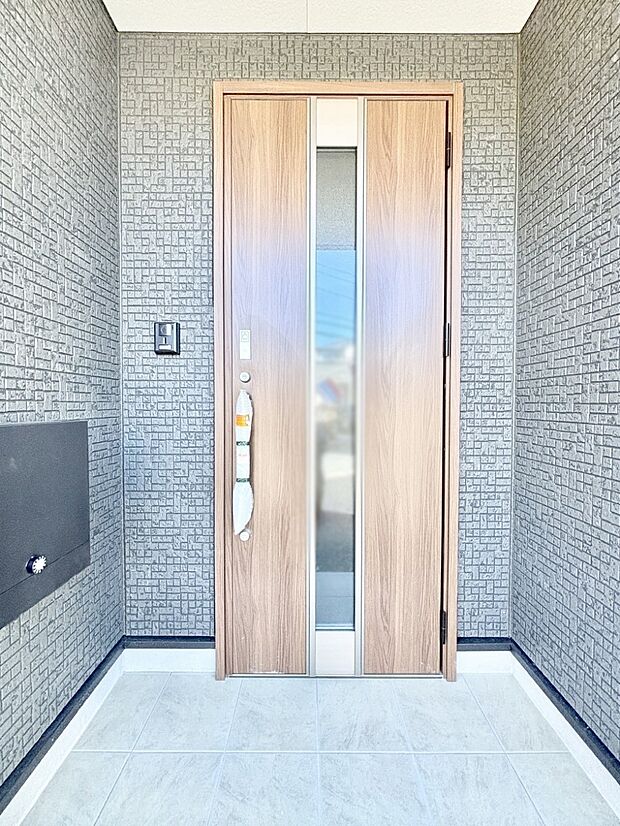 住まいの顔を演出する、玄関ドア。