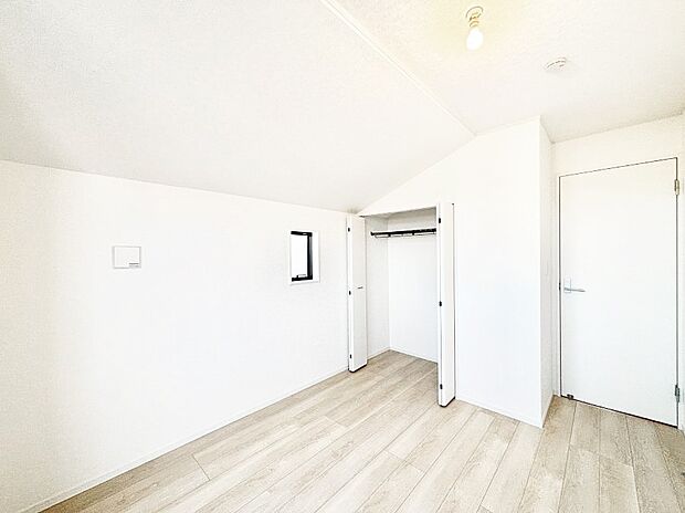 お子さまのお部屋としても!衣類の整理整頓に便利なクローゼット付きの洋室!