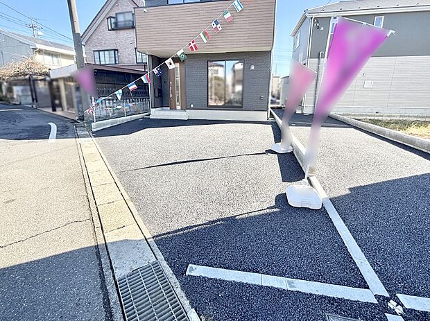 目の前が駐車場だと雨の日も大量にお買い物をした時も便利ですね