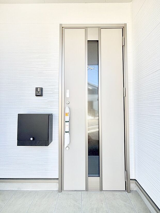 シンプルで落ち着いた雰囲気の玄関周り