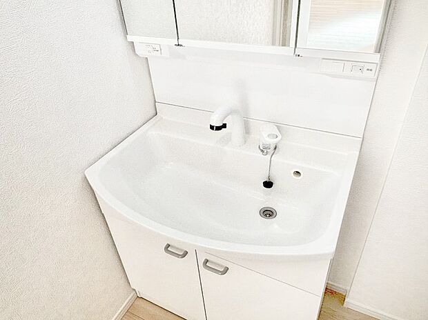 ハンドシャワー付き!使いやすい洗面台。