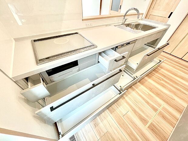 使いやすさを優先したスライド式収納タイプ！