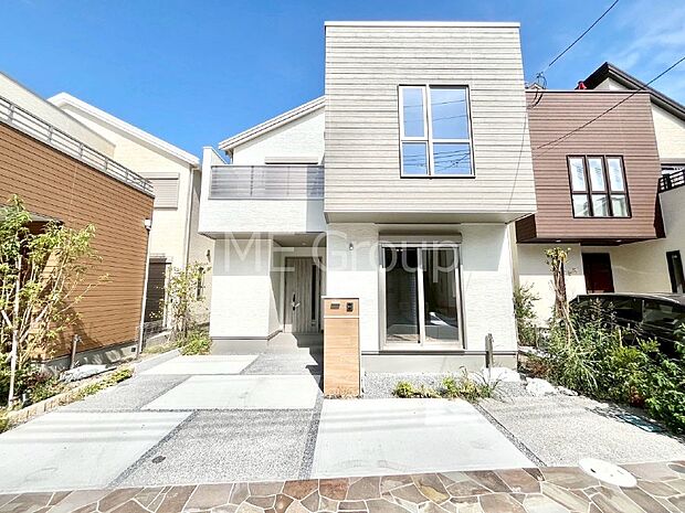 洗練された外観、上質な住空間が広がる室内は永く安心して過ごせる住居です。