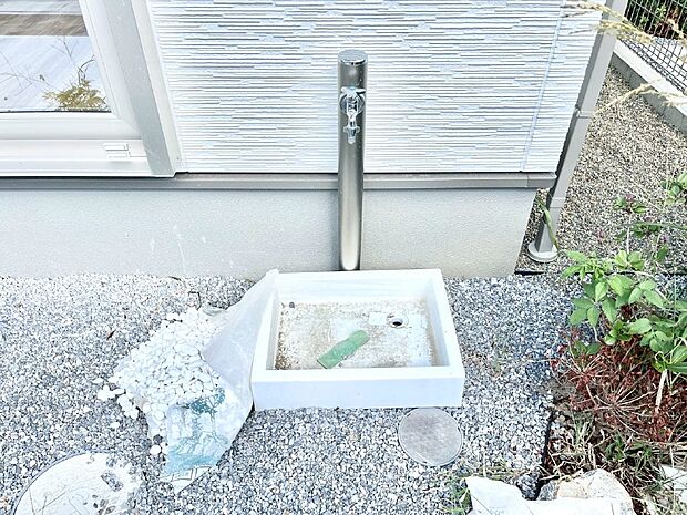 ガーデニングやお掃除に便利な外水栓  
