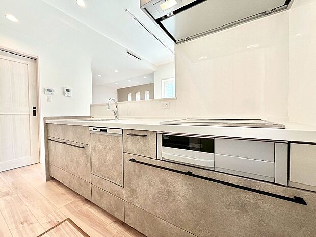 料理をしながらでもご家族との会話を楽しめる対面キッチン