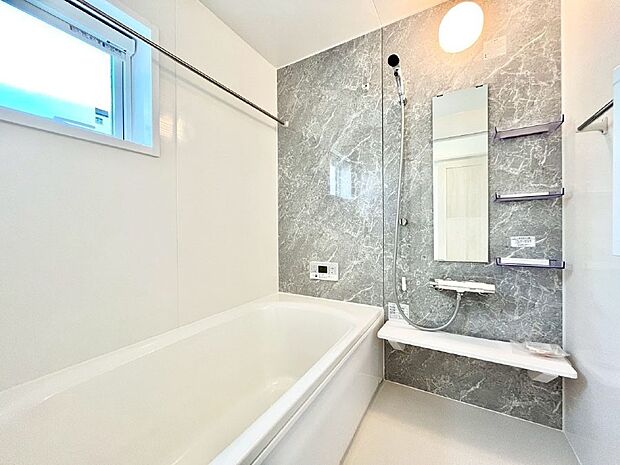 落ち着いた雰囲気でゆっくりお寛ぎいただけるバスルーム