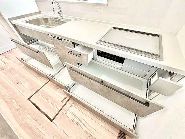 使いやすさを優先したスライド式収納タイプ!