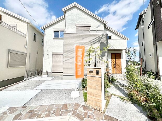 洗練された外観、上質な住空間が広がる室内は永く安心して過ごせる住居です。