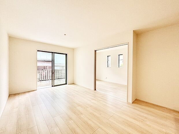 隣接の洋室を開放すればさらに広々空間に