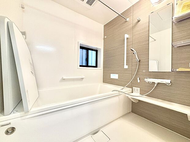 落ち着いた雰囲気でゆっくりお寛ぎいただけるバスルーム