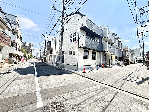 角地なので日当たりも良く、お家が堂々として見えます。