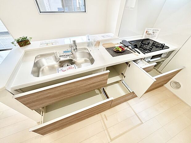 使いやすさを優先したスライド式収納タイプ!