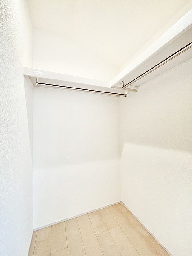 ウォークインクローゼット付きで生活空間を広く利用できます