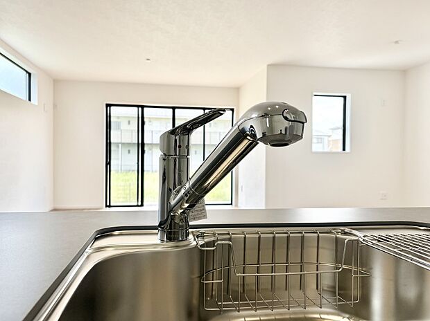 いつでも清潔なおいしいお水を。一つの水栓で水道水と浄水を使い分け。