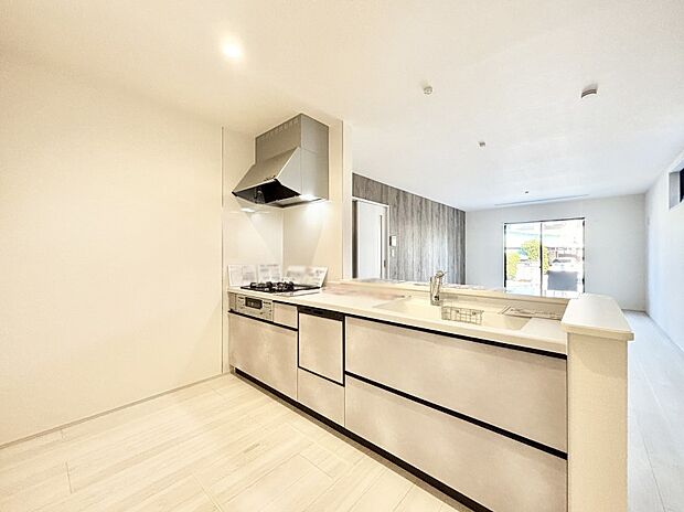 料理をしながらご家族との会話を楽しめる対面カウンターキッチン