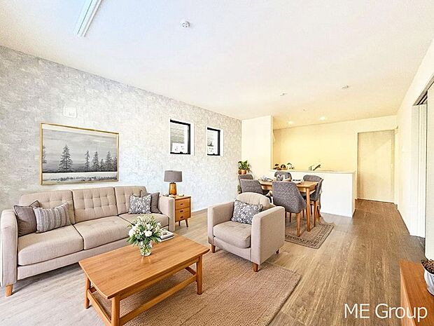 落ち着いた雰囲気のLDKは家族みんなの快適空間※家具はCGです