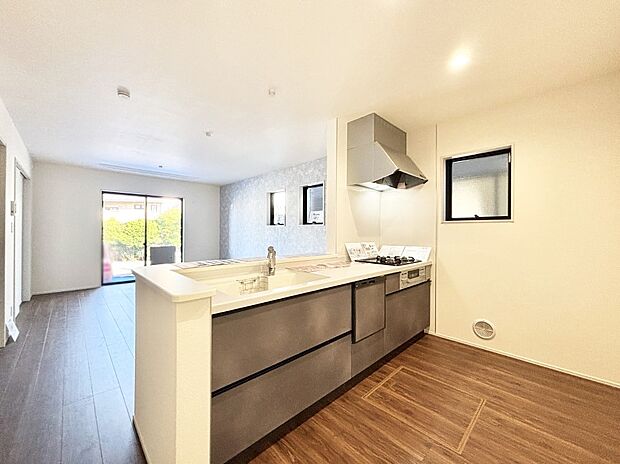 料理をしながらご家族との会話を楽しめる対面カウンターキッチン