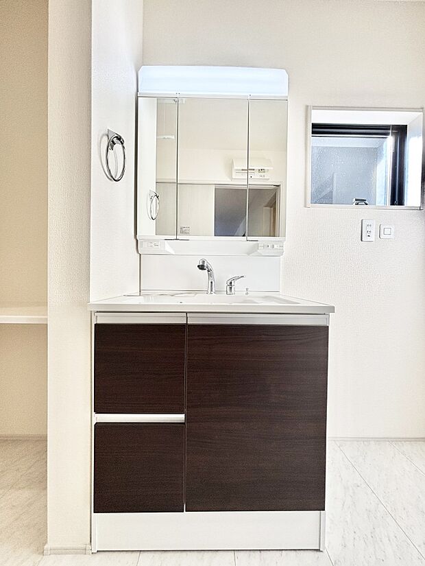 収納力と機能性に優れた洗面化粧台