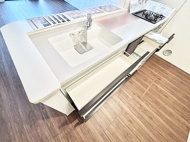 使いやすさを優先したスライド式収納タイプ！