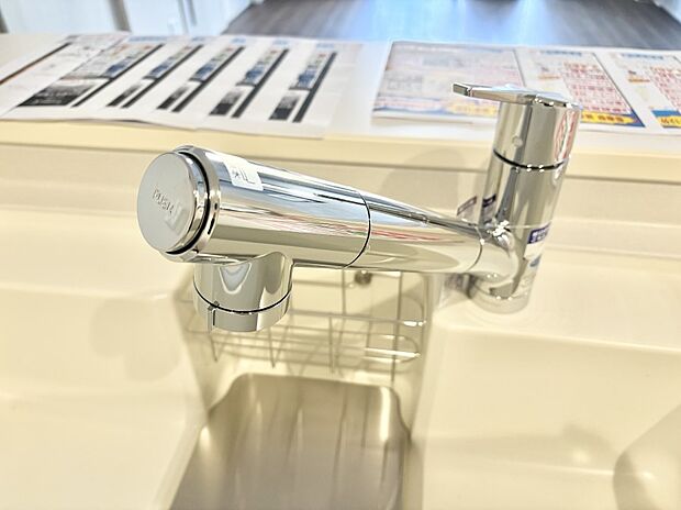 いつでも清潔なおいしいお水を。一つの水栓で水道水と浄水を使い分け。