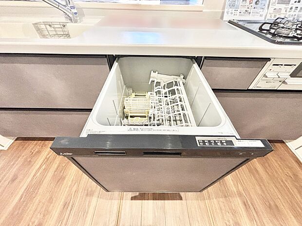 面倒なお片づけは食洗機にお任せ！家事の負担が減って、時間にも気持ちにもゆとりができます。