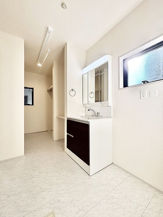 キッチンとの動線を考慮した水廻り集中設計で忙しい時間の家事もラクラク