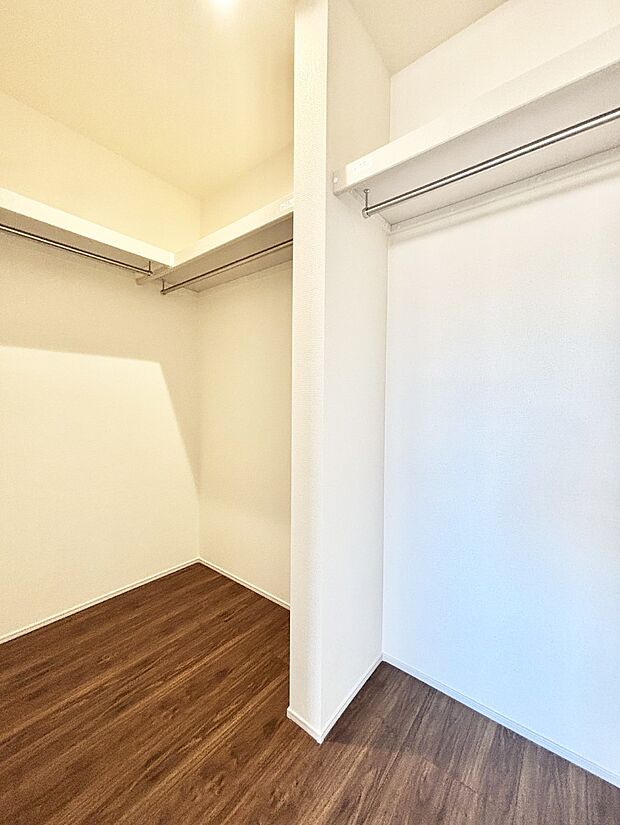 ウォークインクローゼットの活用で生活空間スッキリ