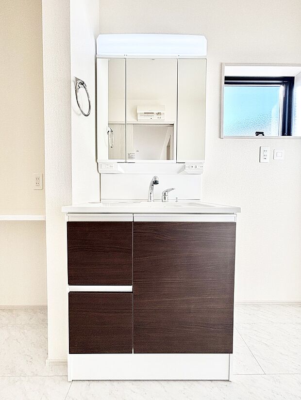 収納力と機能性に優れた洗面化粧台