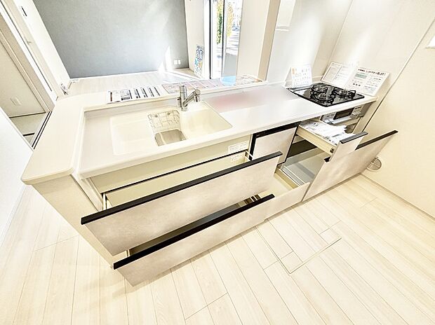 使いやすさを優先したスライド式収納タイプ！