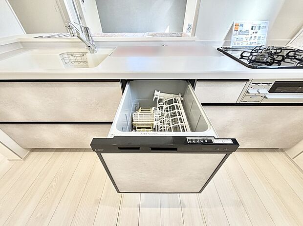 面倒なお片づけは食洗機にお任せ！家事の負担が減って、時間にも気持ちにもゆとりができます。