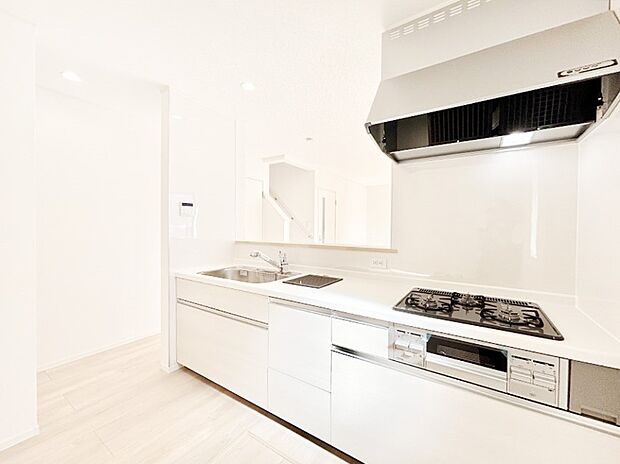 ご家族の会話弾む対面キッチン。お料理中のパパママもご家族と過ごす時間が増えそう!