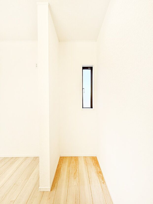 住まいスッキリ!パントリーやリビング収納として活用できるスペースあります。
