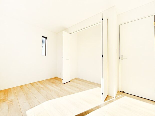 クローゼット付きのお部屋でスッキリとした空間でゆったり寛げます!