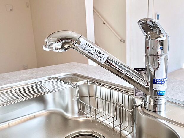 いつでも清潔なおいしいお水を。一つの水栓で水道水と浄水を使い分け。