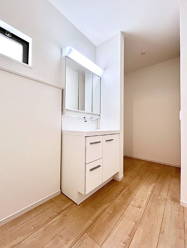 清潔感のある快適空間です。毎日の身支度も気持ち良くお使い頂けます。 