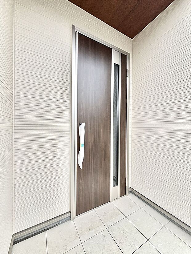 大切な家族、来客を出迎える玄関。