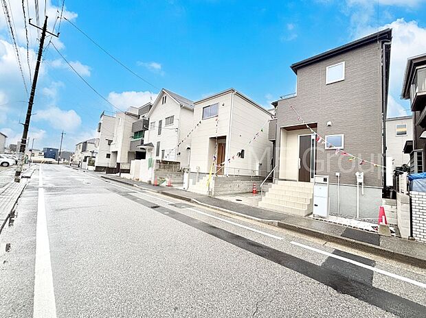 前面道路はきちんと整備されています  