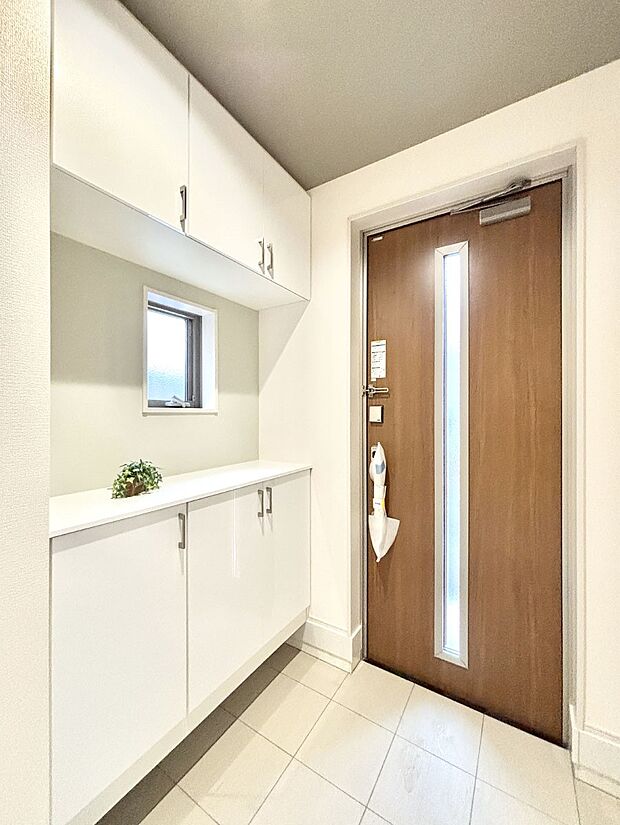 明るい玄関はお客様をお出迎えするのにぴったりです!