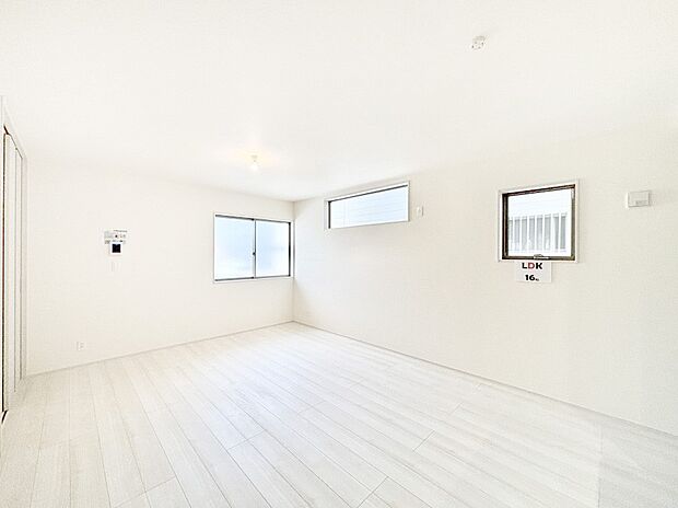 家族団らんの時間も増えそうなくつろぎのリビングダイニング。