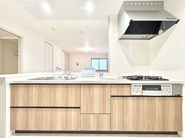 料理をしながらでもご家族との会話を楽しめる対面キッチン