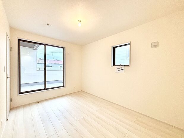 明るいバルコニーサイドに洋室を設置。目覚めの良い寝室に。