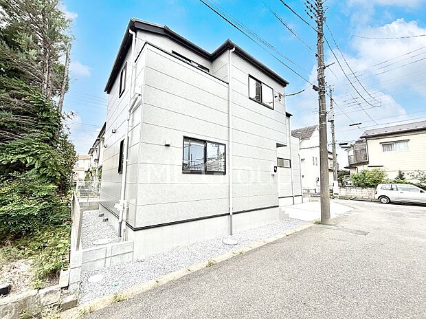 たっぷりの陽光と心地よい風が舞い込む住まい 