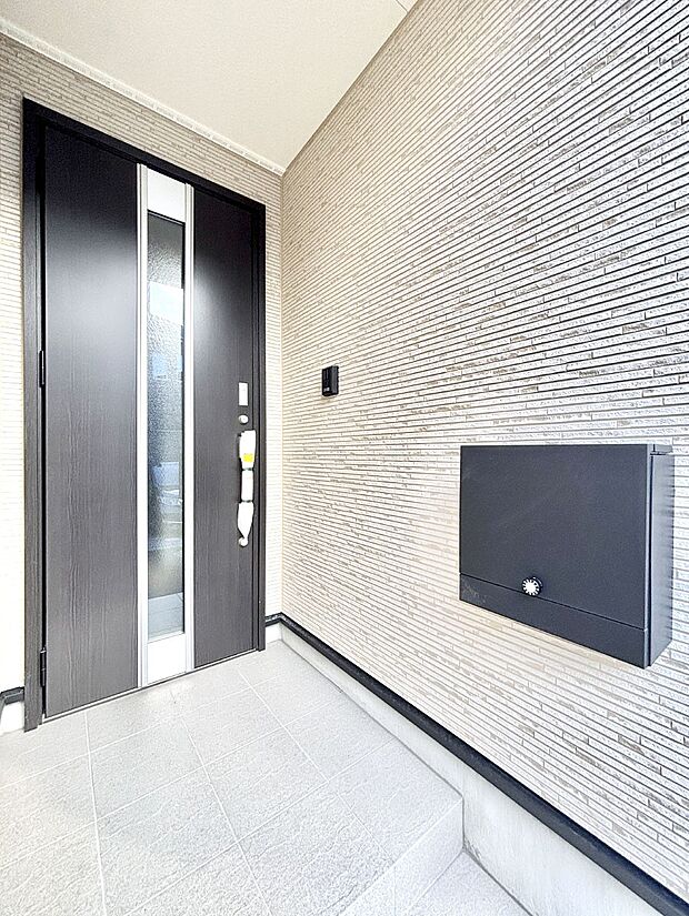 大切な家族、来客を出迎える玄関。