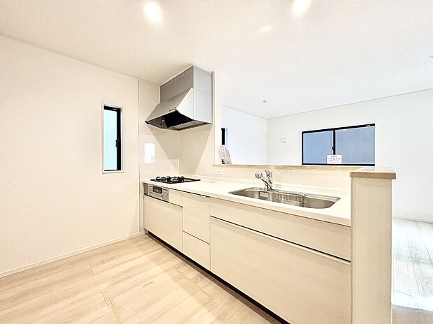 ゆとりあるキッチンではご家族と楽しくお料理ができます。