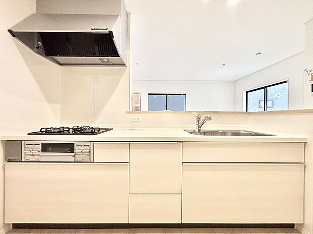 料理をしながらでもご家族との会話を楽しめる対面キッチン