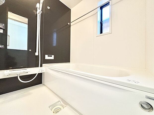 落ち着いた雰囲気でゆっくりお寛ぎいただけるバスルーム